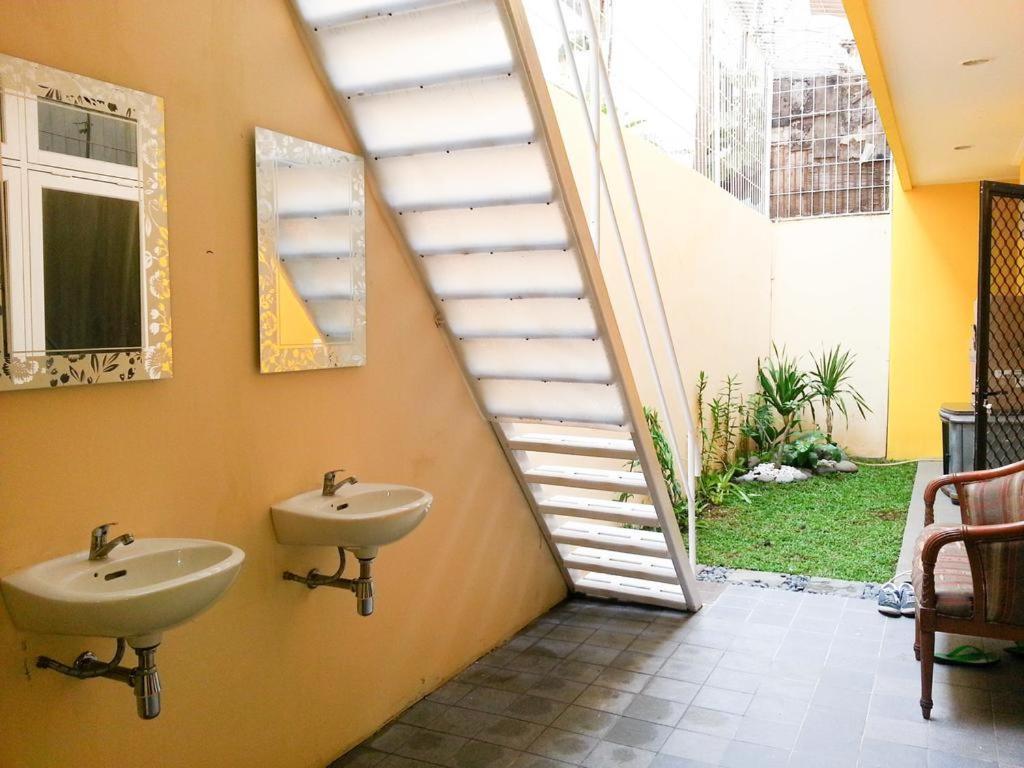 Cendana Mulia Hostel Bogor Exterior photo