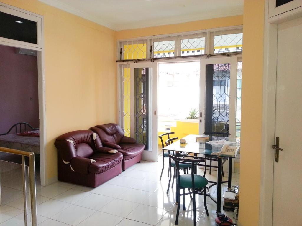 Cendana Mulia Hostel Bogor Exterior photo