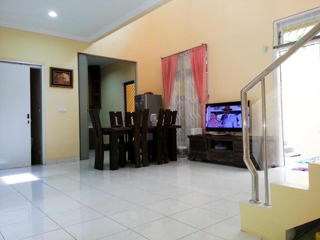 Cendana Mulia Hostel Bogor Exterior photo