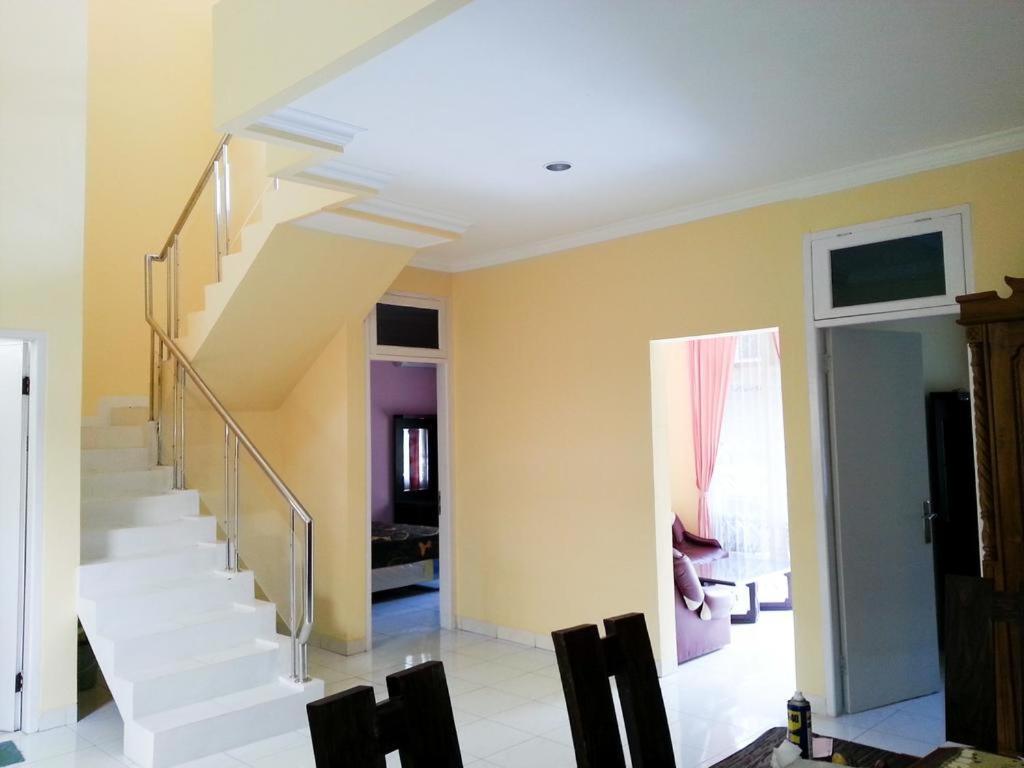 Cendana Mulia Hostel Bogor Exterior photo